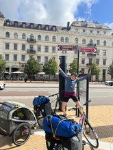 Load image into Gallery viewer, HIRE a Burley D’Lite™ X - Double - Kids Bike Trailers